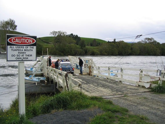 Warning sign at Tuapeka Ferry