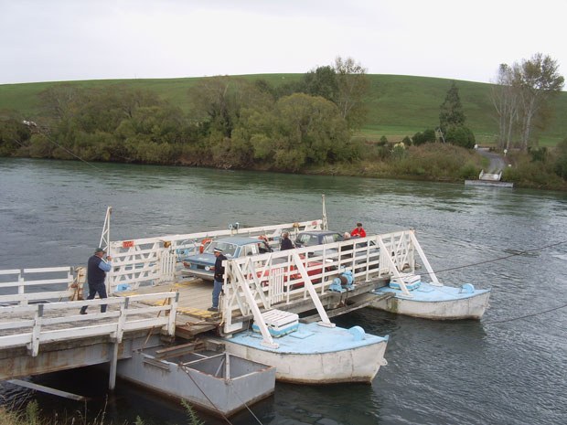 Loading the Tuapeka ferry