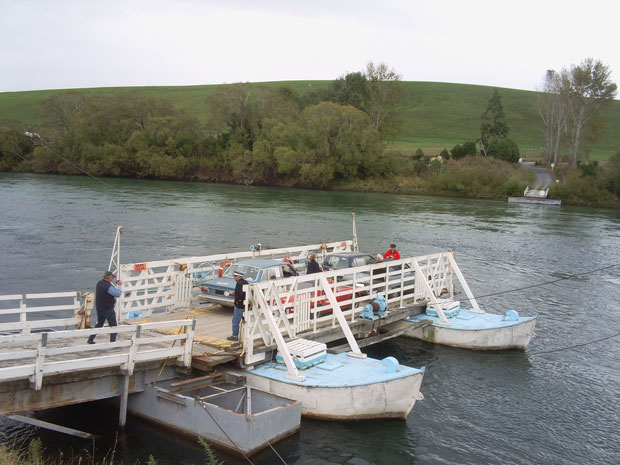 Loading the Tuapeka ferry