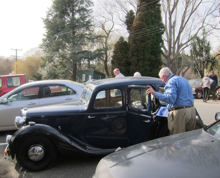 Poyntons loading up at Cheviot start